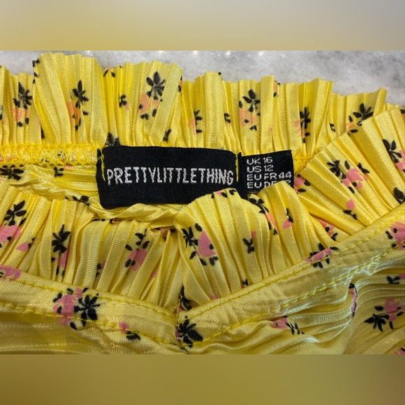 PrettyLittleThing Yellow Floral Pleated Micro Tube Top NWOT Y2K - Picture 3 of 4